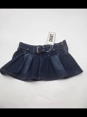refuge Dark Blue Pleated Denim Mini Skirt with Belt. Size SP.
